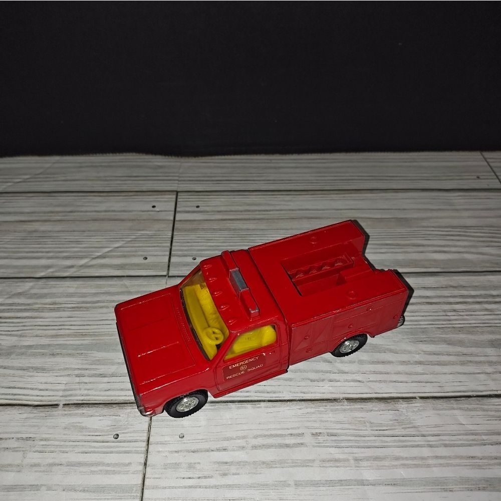 Dinky Toys No. 267 Emergency Paramedic Truck Squad 51 LA County Toy Car England